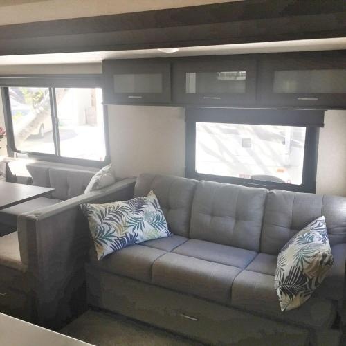 2 bedroom, beautiful patio, pool, beach, marina