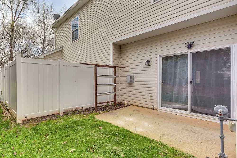Dog-friendly Townhome w/ Patio in Charlotte Area