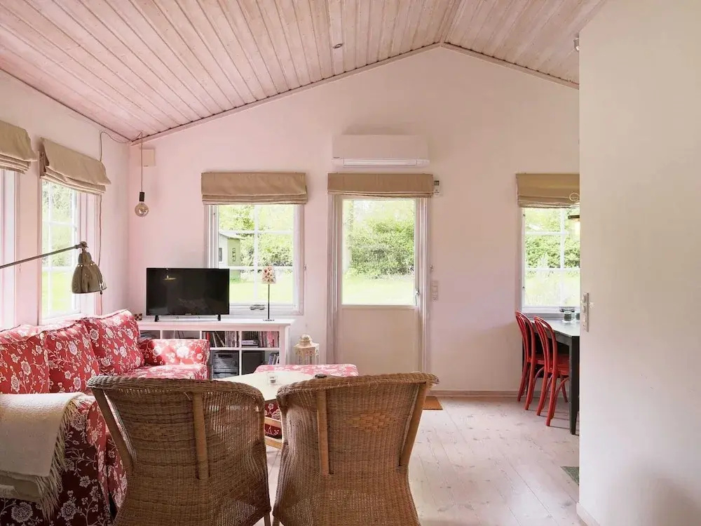 6 person holiday home in Dronningmølle-By Traum