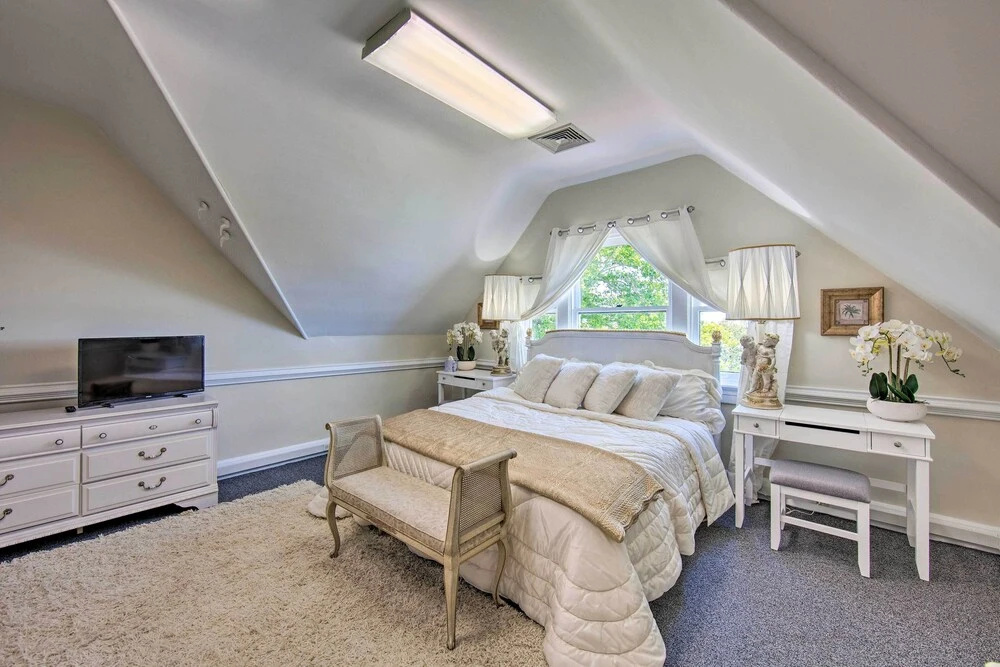 8 Mi to Hersheypark: Luxe Manor in Annville
