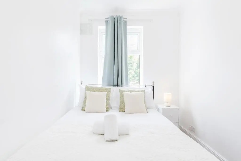 Charming 3-bed Apartment in Romford