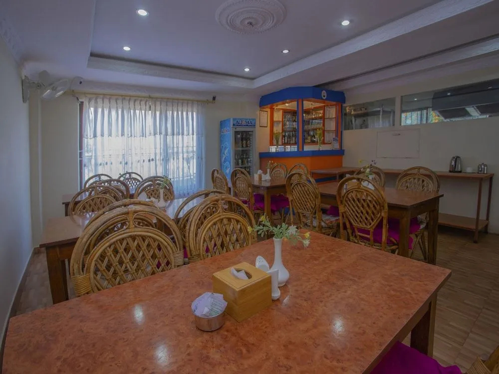 OYO 11454 Hotel Garuda Inn