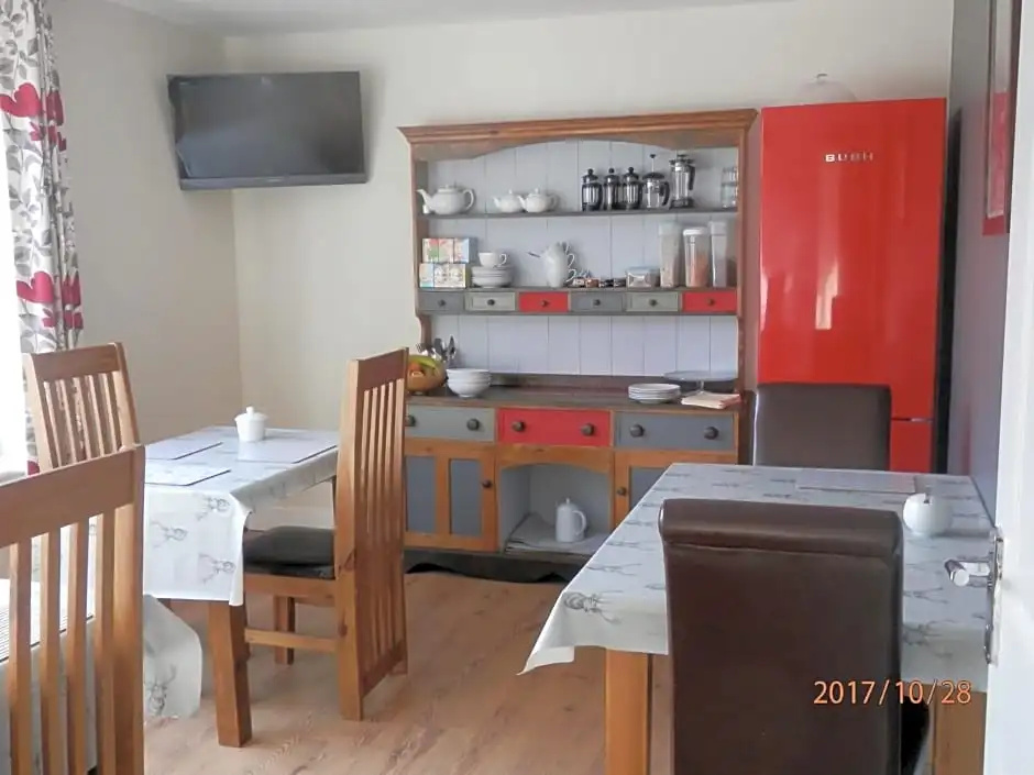 Middle House B And B