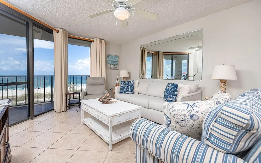 Phoenix Vii 7613 2 Bedroom Condo by Redawning