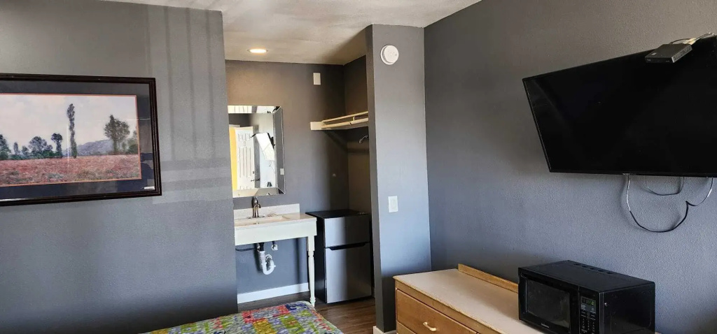 Economy Inn
