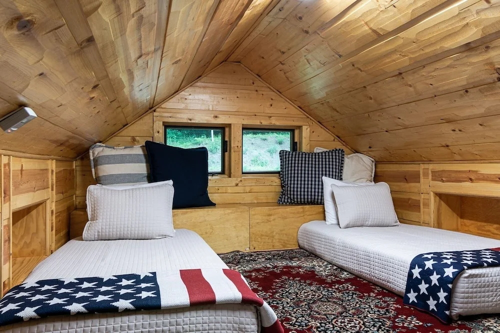 Cool Stream Lodge 6 Bedroom Cabin