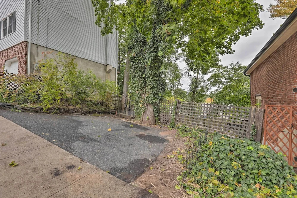 Historic Home in Lambertville: Walk to Bridge