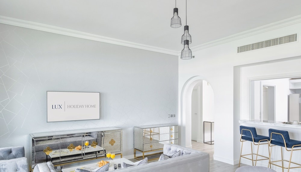 LUX - The Shoreline Beach House