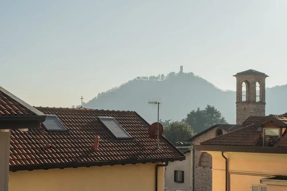 Zezio 44 in Como With 2 Bedrooms and 1 Bathrooms