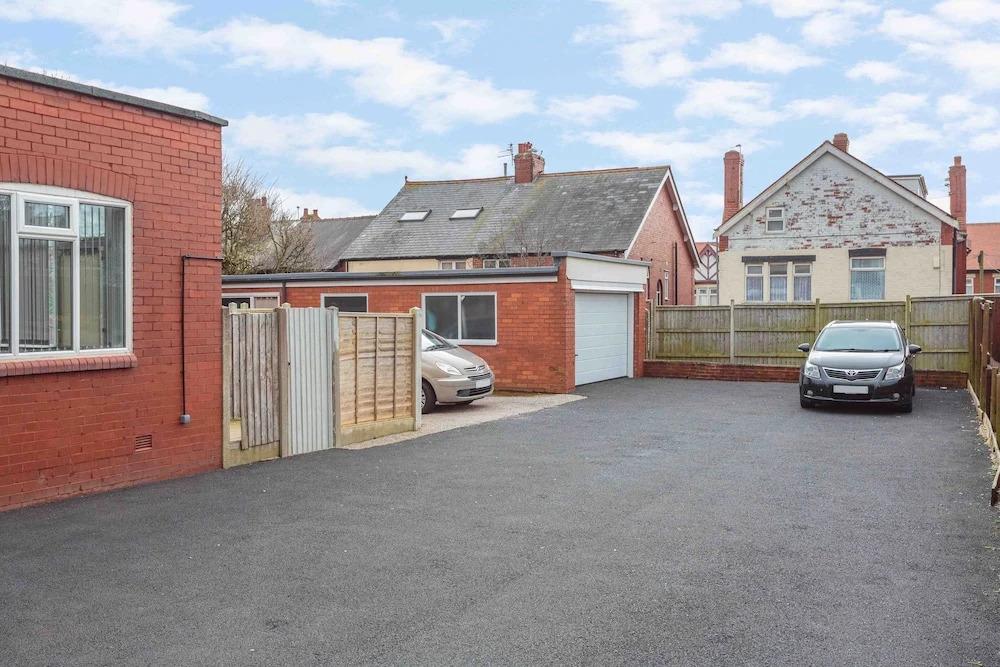 Cherry Property - Orange Suite