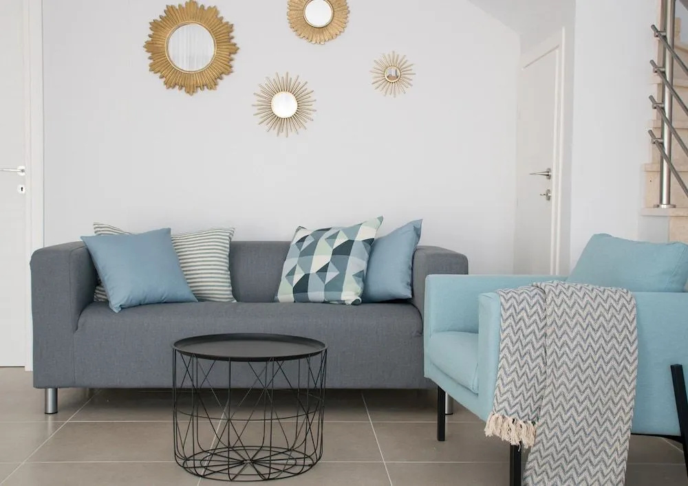 Friday Mood by Diomedes Group