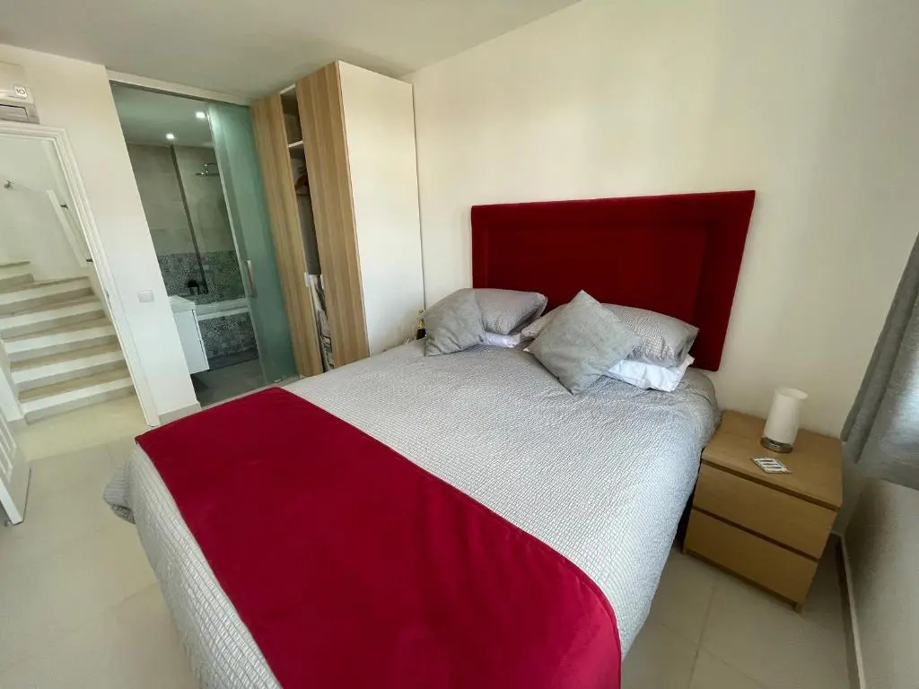 Orange Tree - Stylish 2 Bedroom Apartment in Old Village