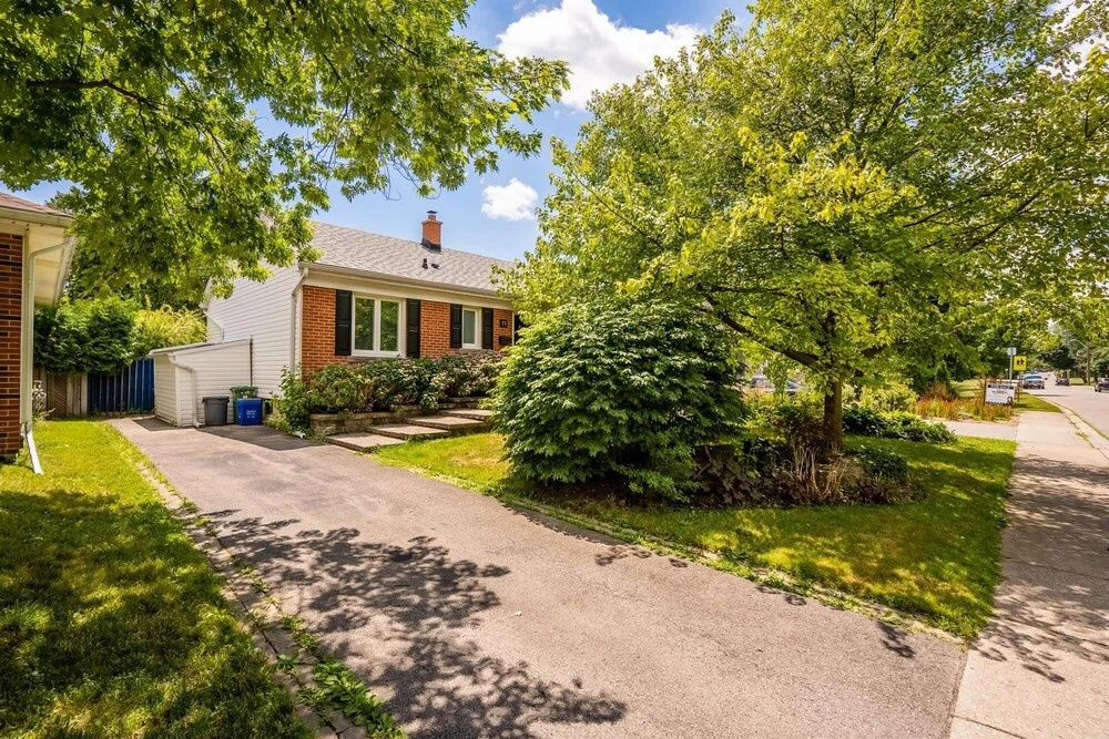 4BR Family Home - w Private Pool and Games Room