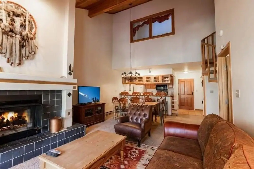 Townsend Place With Largest Outdoor Hot Tub and Ski-in Ski-out Access by Redawning