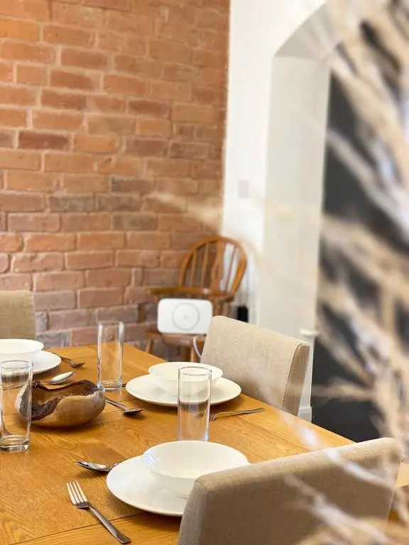 Freshly renovated 2 bedroom Victorian town house.