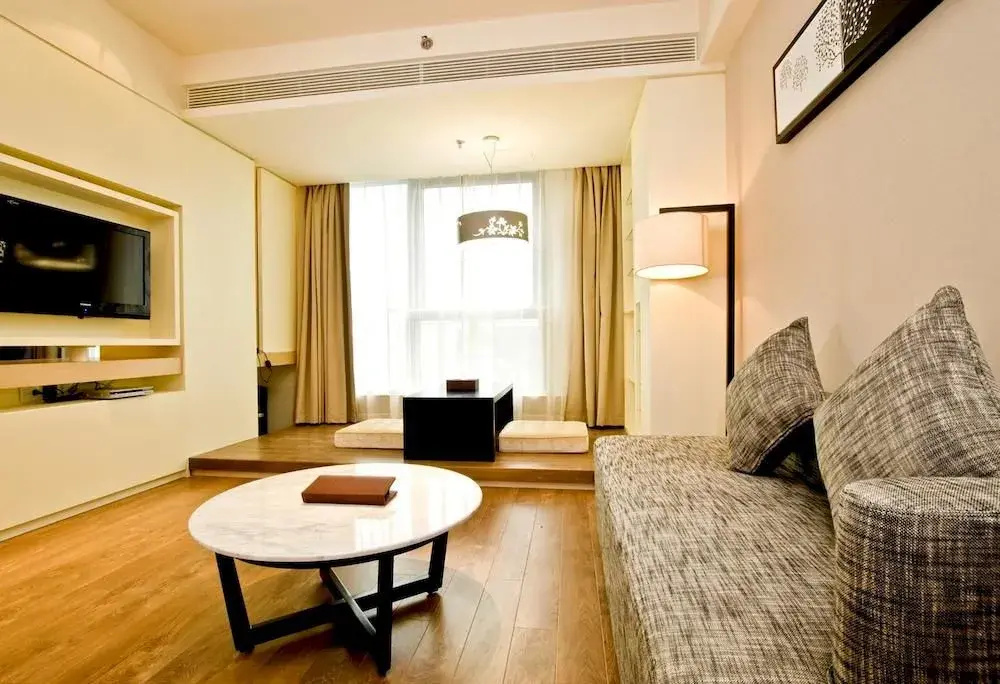 Lizi Hotel