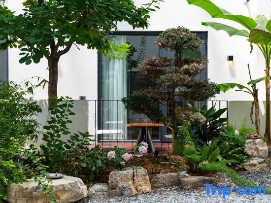 LvYin Island Coffee Hotel (Weihai High-speed Railway Station)
