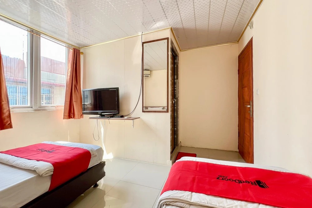 RedDoorz Syariah @ D’Niel Homestay Mandala