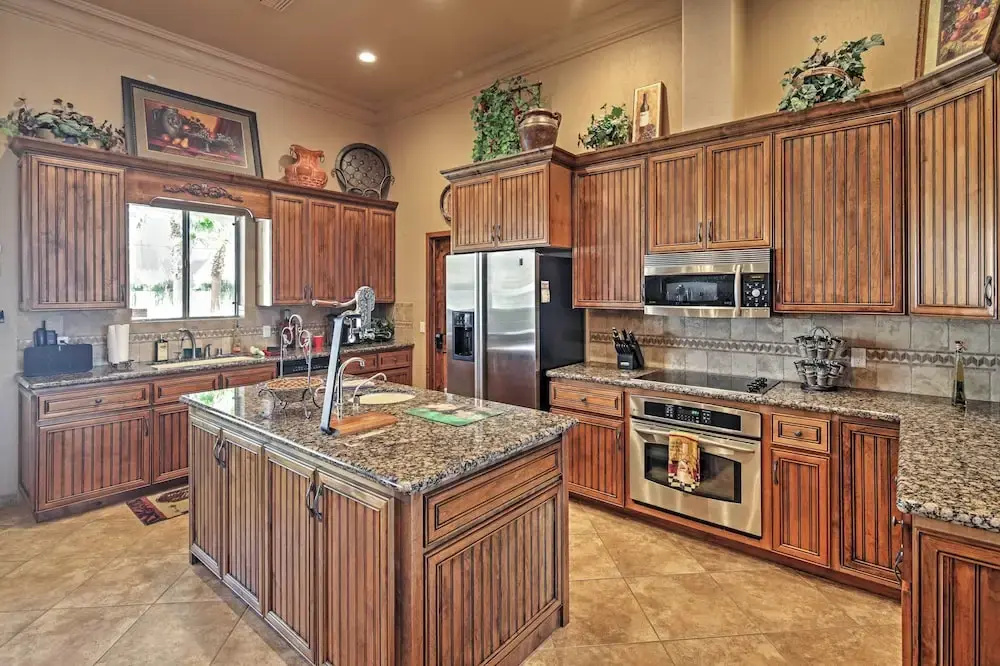 < 2 Mi to Lake Havasu: Spacious Home w/ Patio!