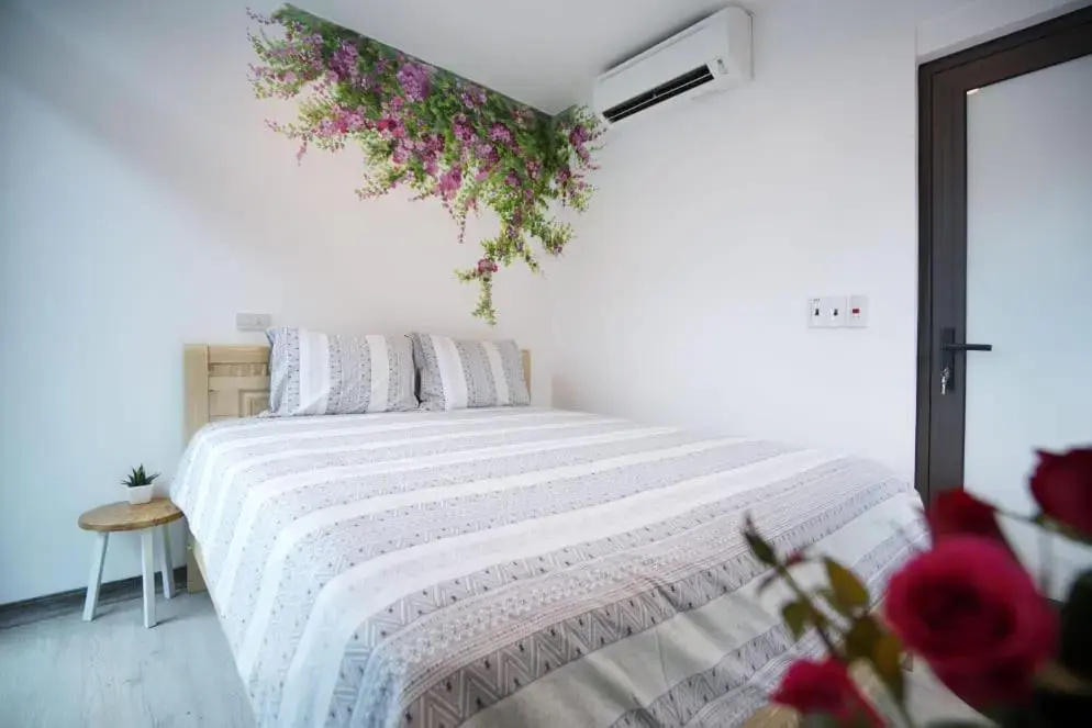 Almor Hostel With Pool in right center