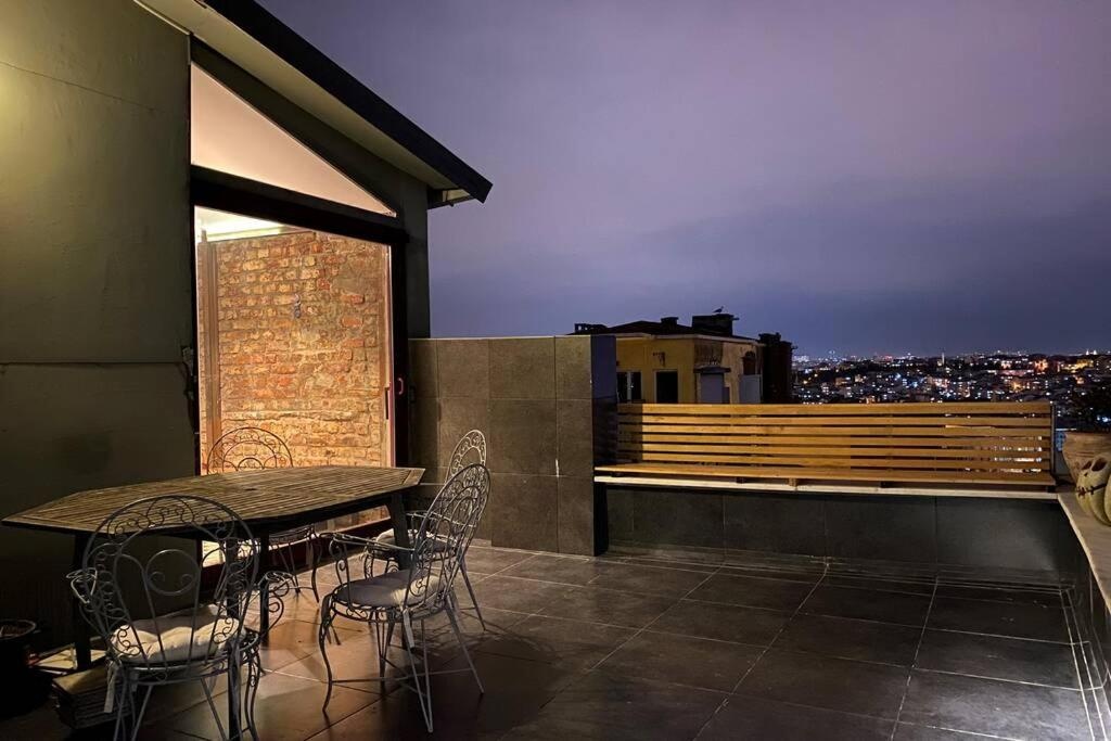 Unique LOFT with 2 BR, 2 Terraces and Amazing 360 Views!