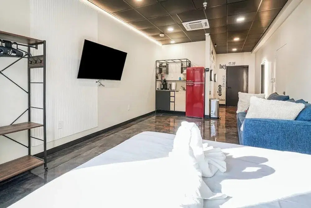461 Melwood Suites Unit 102  Studio