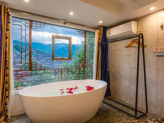 Xijiang Qianhu Miao Village Yunjian Mid-Mountain Guest House (Observation Deck Store)