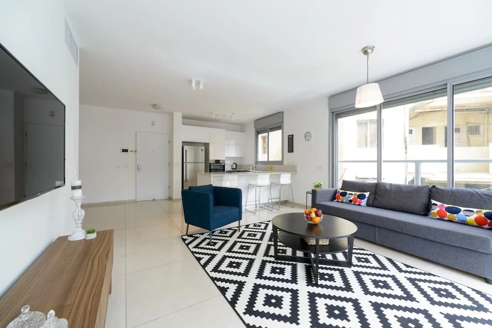 Amazing 3 BDR 2 Baths, Balcony and Parking