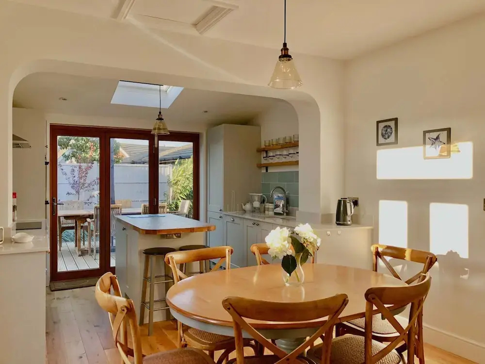 Charming Seaside Cottage - 5-min Walk to Beach