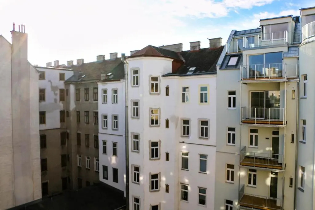 Charming Apartment: only 10 Minutes to the Center