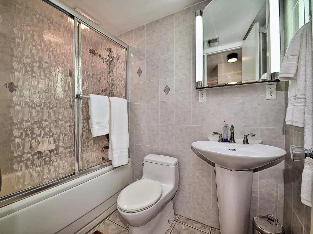 440 West Condos 1508S Walk to the Beach 555