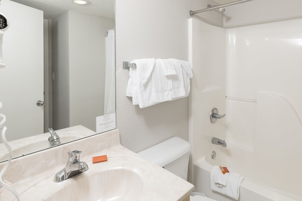 Phoenix All Suites West Hotel