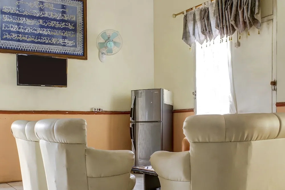OYO 90316 Hotel Candri Pelaihari
