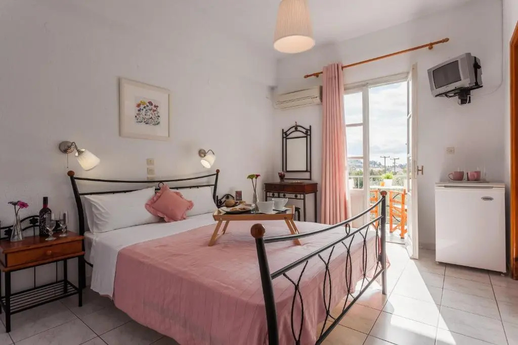 Smaragdi Rooms and Studios