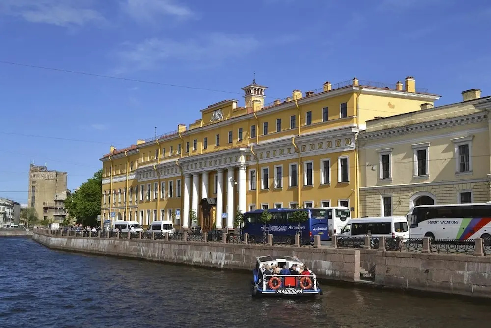 Dekabristov U Isaakiya Apartments
