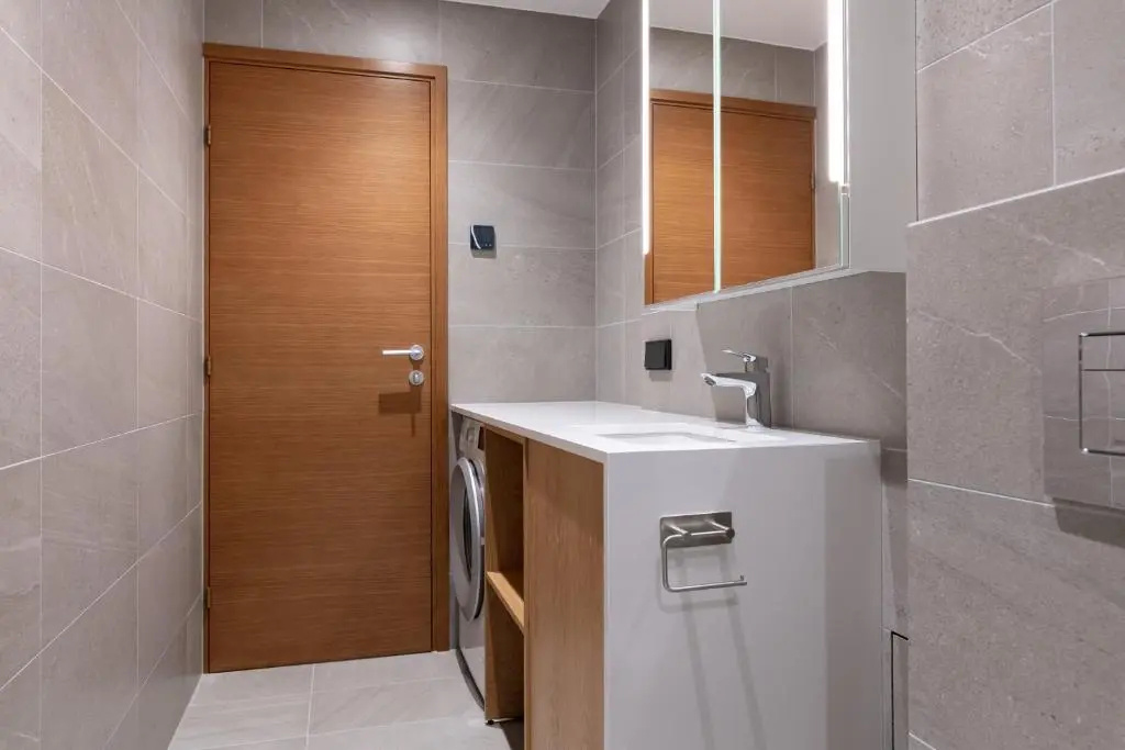 Self-check-in spacious 1 bedroom apartment with free parking
