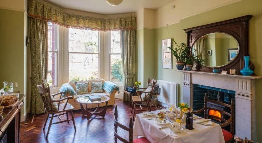 Ravenhill House