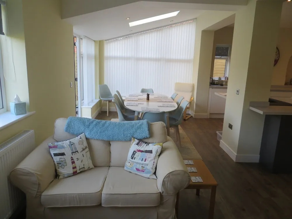 Seaside Retreat Superb Quality Family House