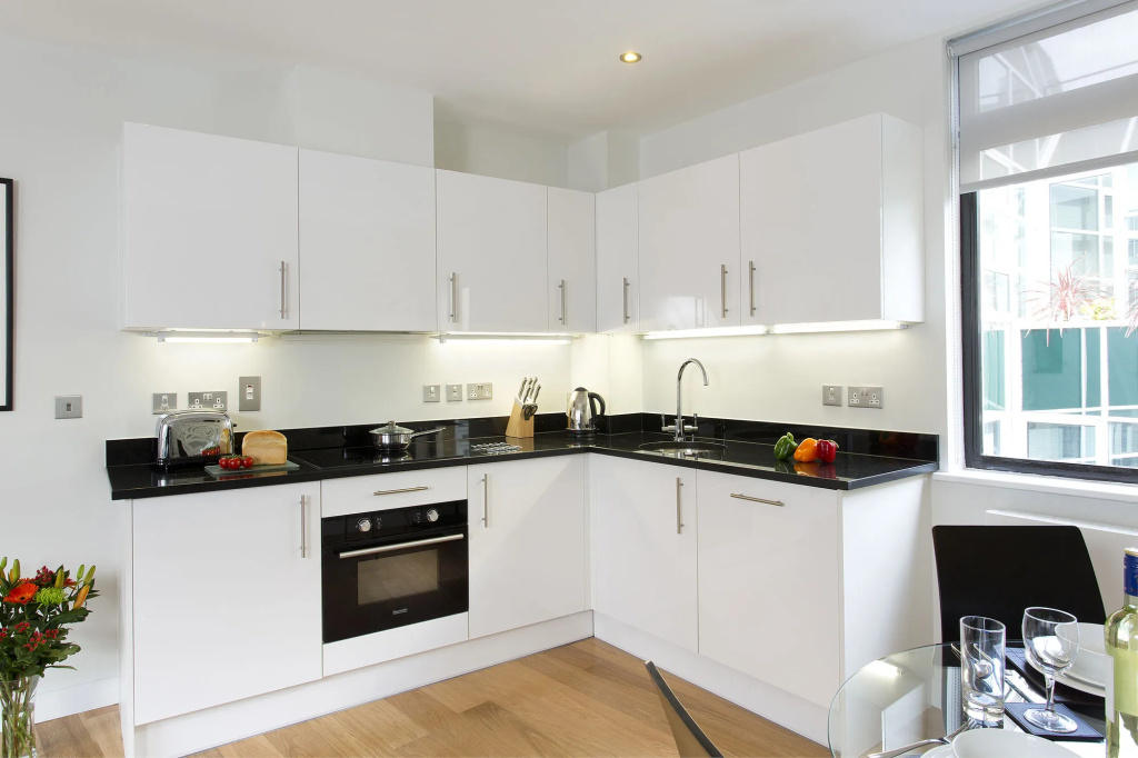 Red Lion Court by City2Stay