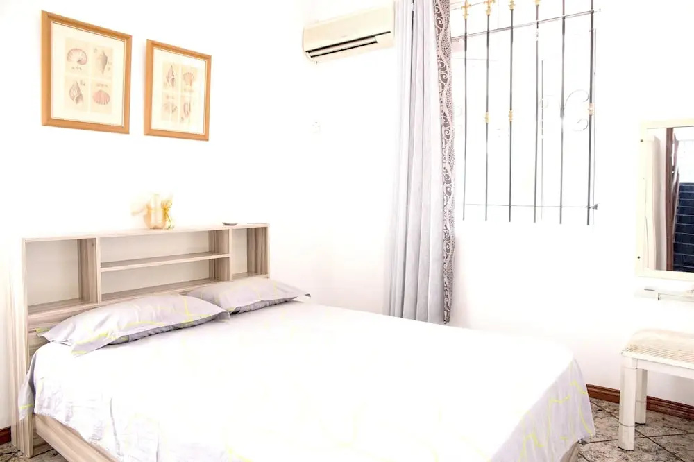 House With 3 Bedrooms in Flic en Flac, With Enclosed Garden and Wifi -