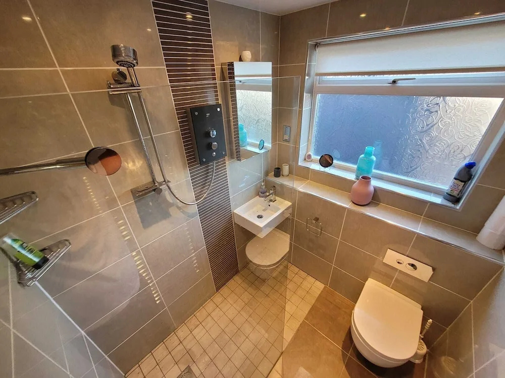 The Mumbles - Bungalow - 2 Bedrooms - Pet Friendly