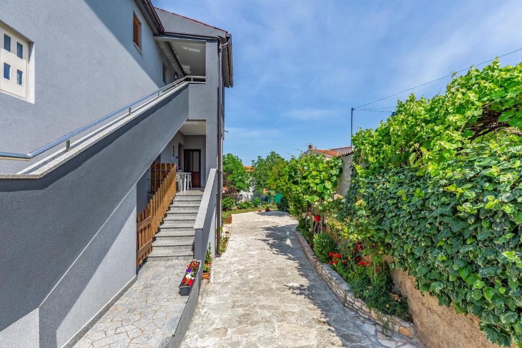 Apartment Lorencin Milka