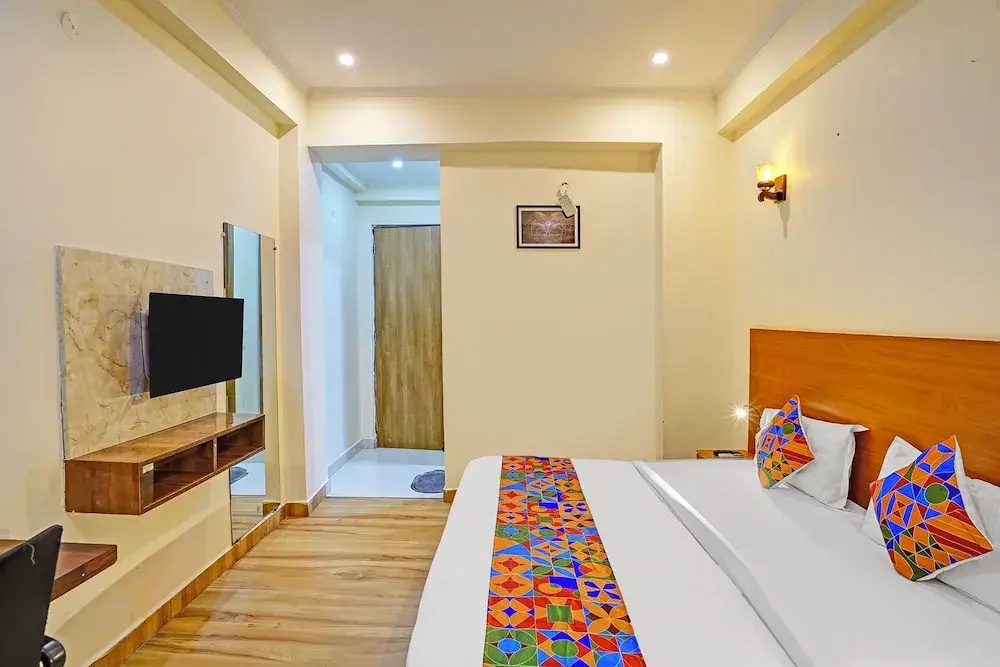FabHotel The Viraaj - Gaur City Mall