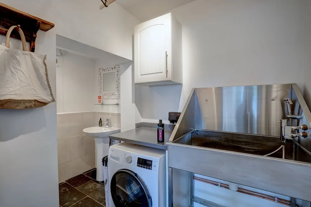 Norfolk Luxe Beach House Sleeps 8 Dog Friendly
