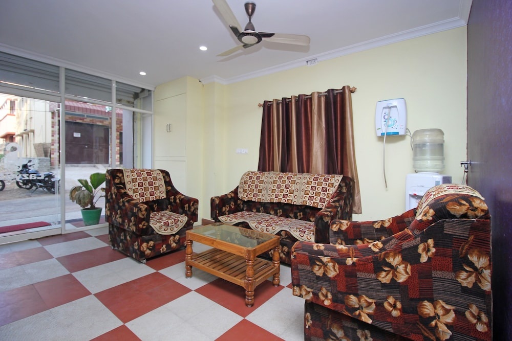 OYO Flagship 8346 LazyStays