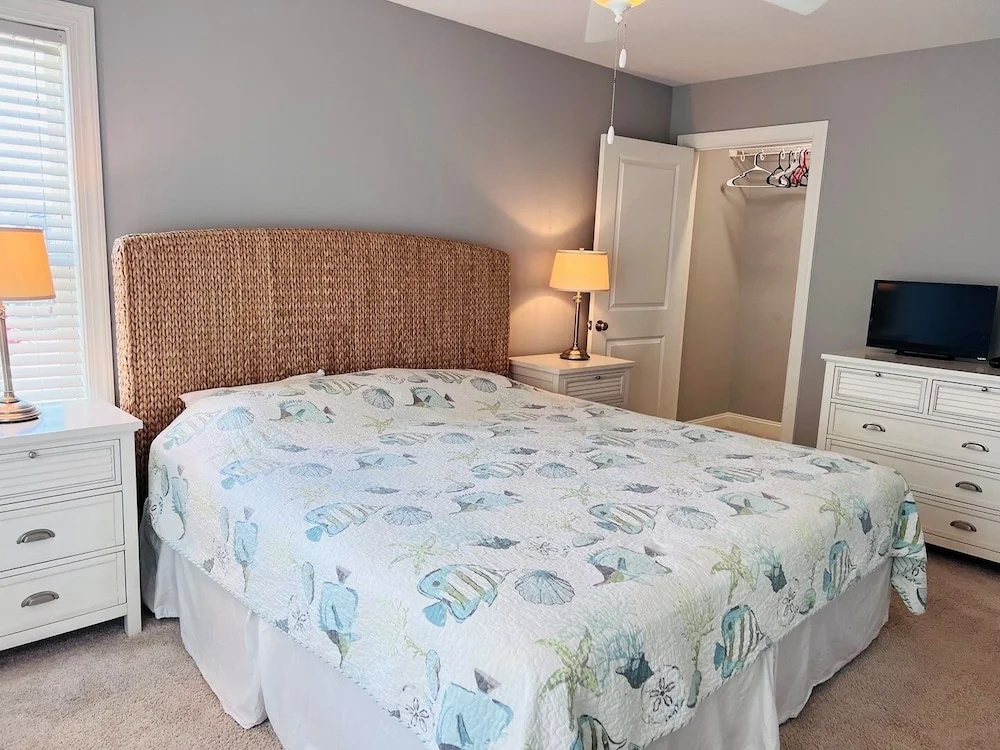 2ice As Nice 4 Bedroom Home by RedAwning