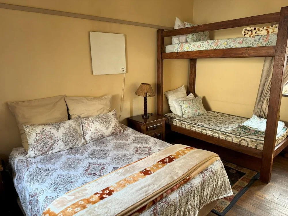 "room in B&B - Adnaan's Secret Garden: Blue Room"
