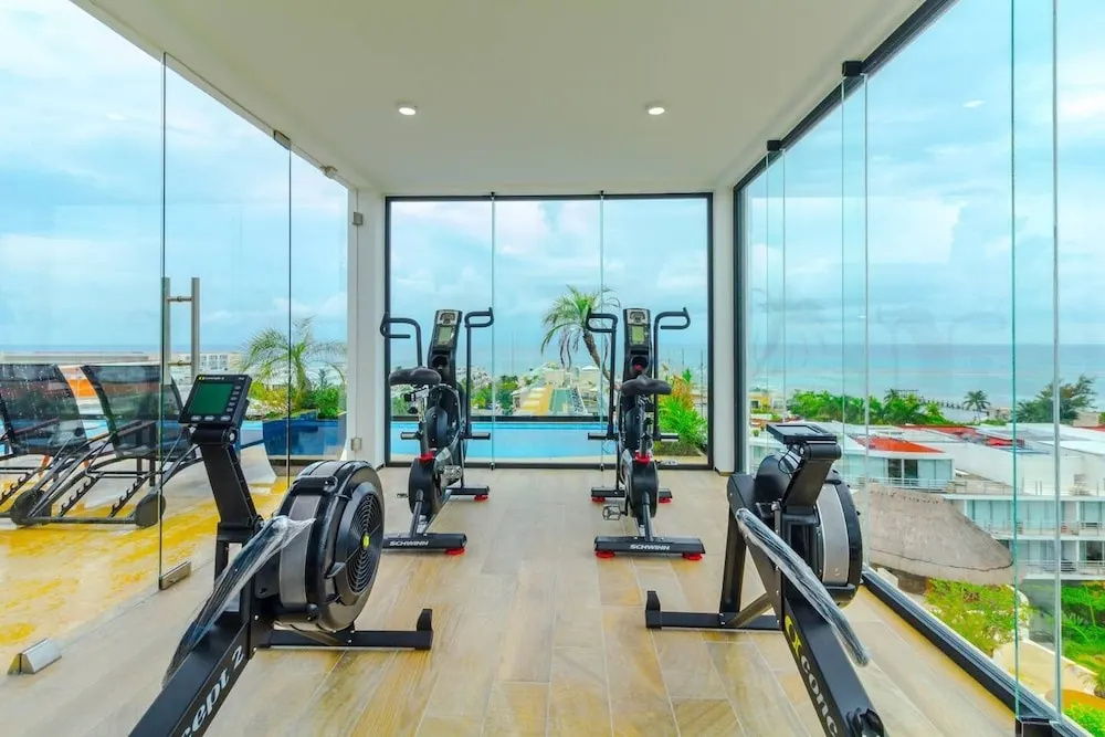 Amazing Studio, Best Location, AC, Beach!