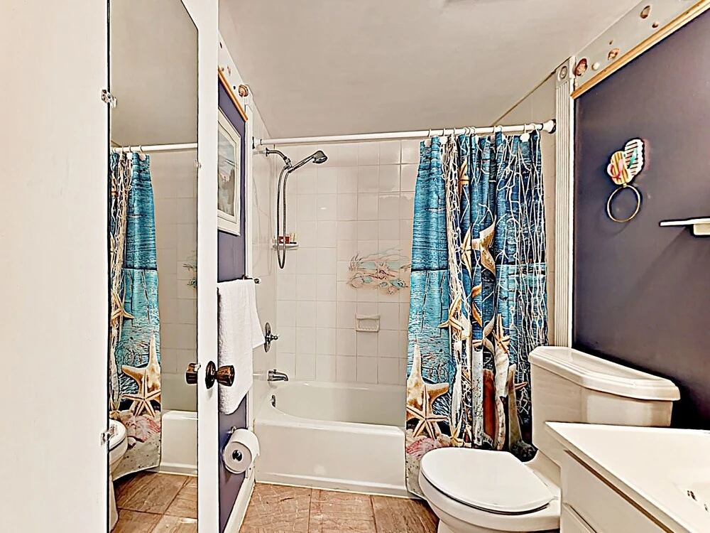 New Listing! Coastal W/ Pool - Walk To Beach 3 Bedroom Condo