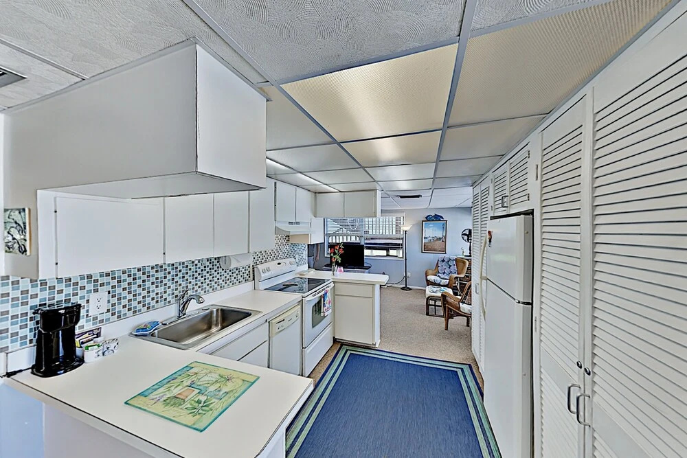 The Pelican & Dolphin: Bayfront W/ Dock 3 Bedroom Home